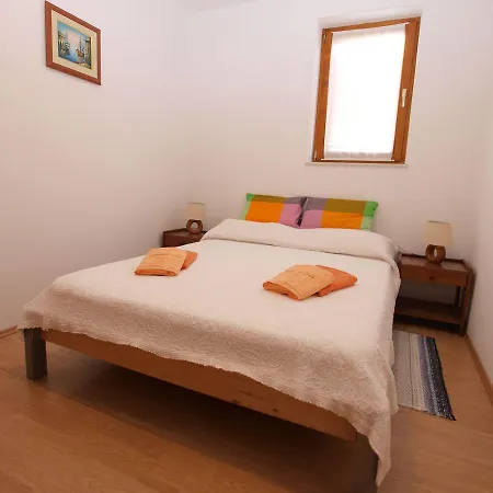 Violete 742 Πούλα