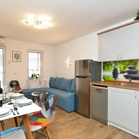 Violete 742 Πούλα