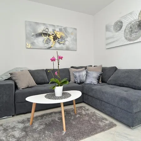 Violete 742 Lejlighed Pula