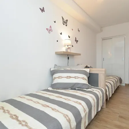 Violete 742 プーラ