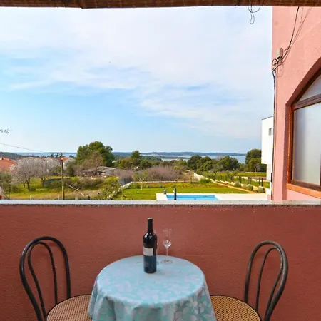 Violete 742 * Πούλα