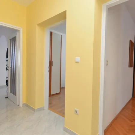 Violete 742 * プーラ