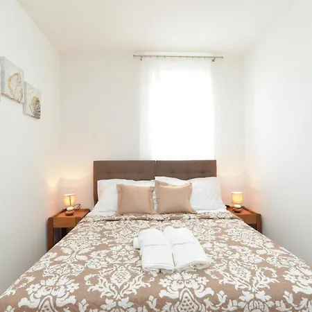 Violete 742 アパート *