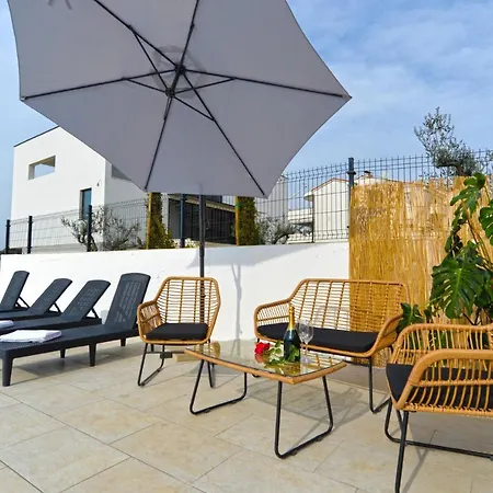 Violete 742 * プーラ