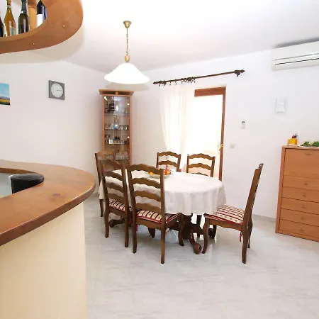 Daire Violete 742 Pula