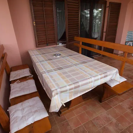 Violete 742 Daire Pula