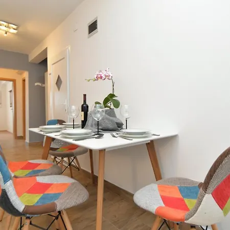 Violete 742 Appartamento Pola