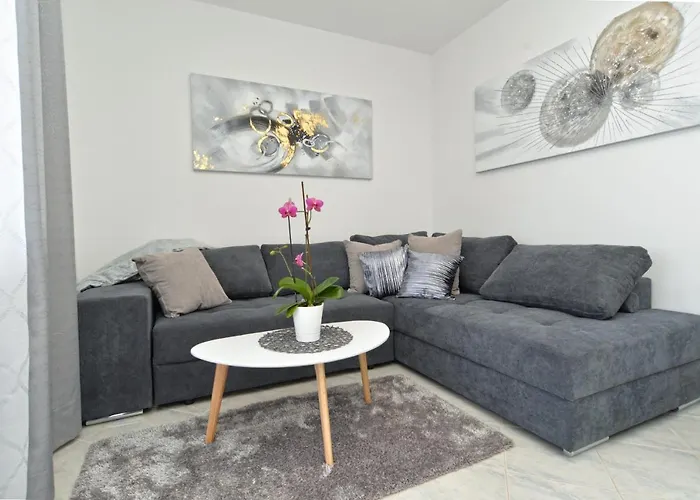 Violete 742 Apartman Pula