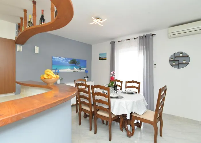 Violete 742 Apartman Pula