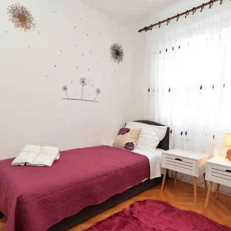 Violete 742 شقة بولا